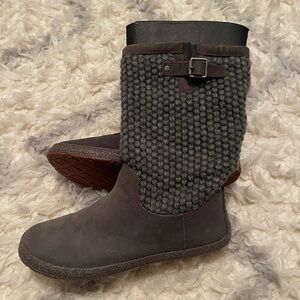 Ugg Lyza sweater boots size 7.5